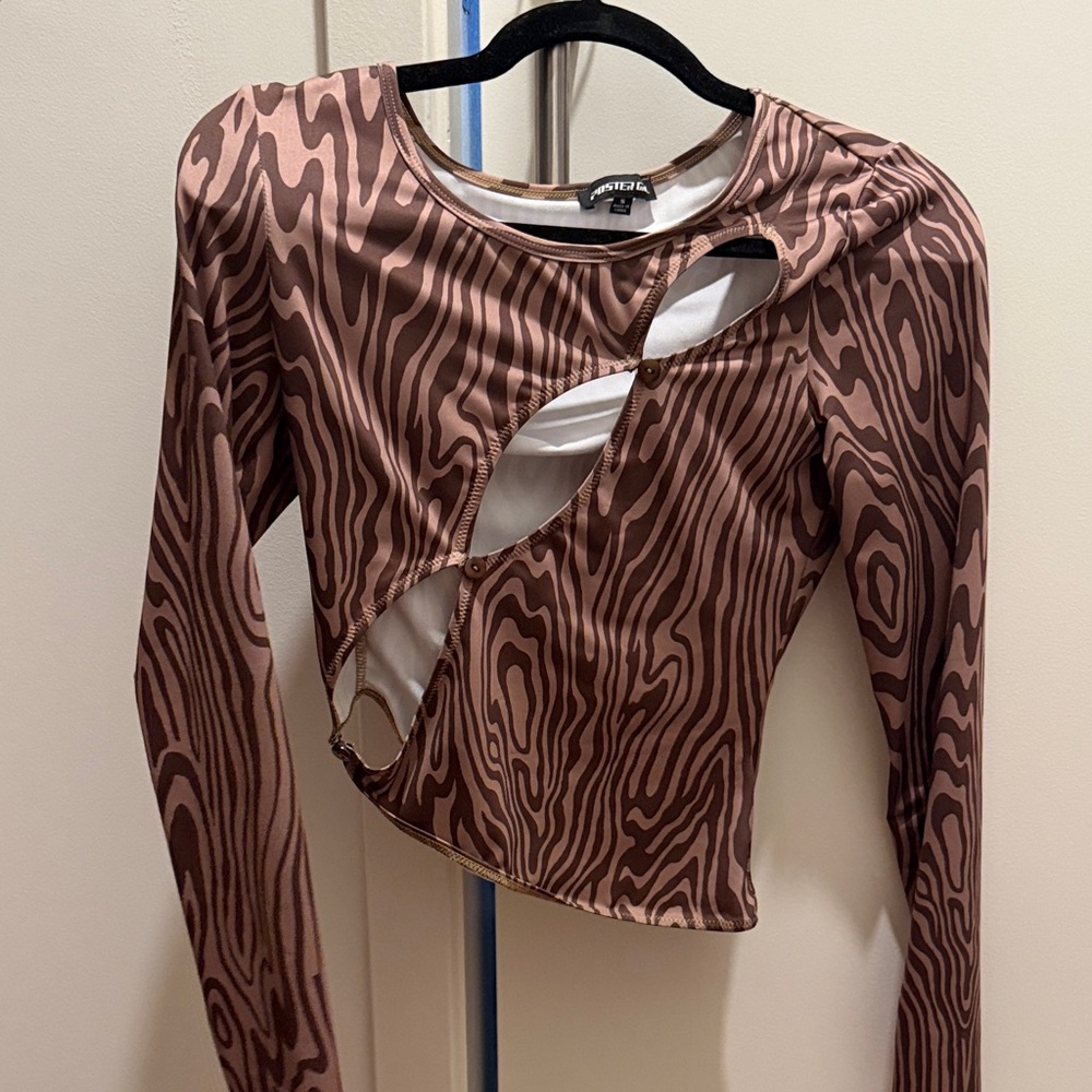 POSTER GIRL long sleeve cutout top